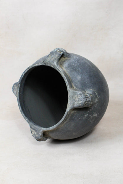 Vintage Lion Ears Dark Pot - DE.30