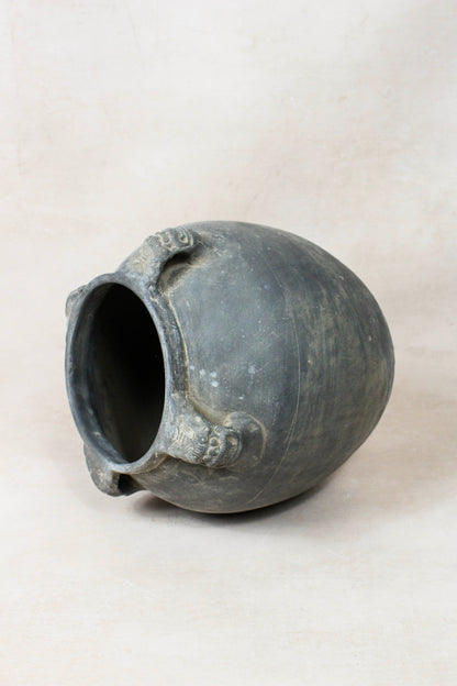 Vintage Lion Ears Dark Pot - DE.31
