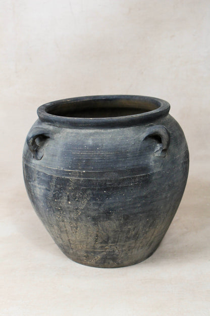 Vintage Dark pot with ears - E4.31