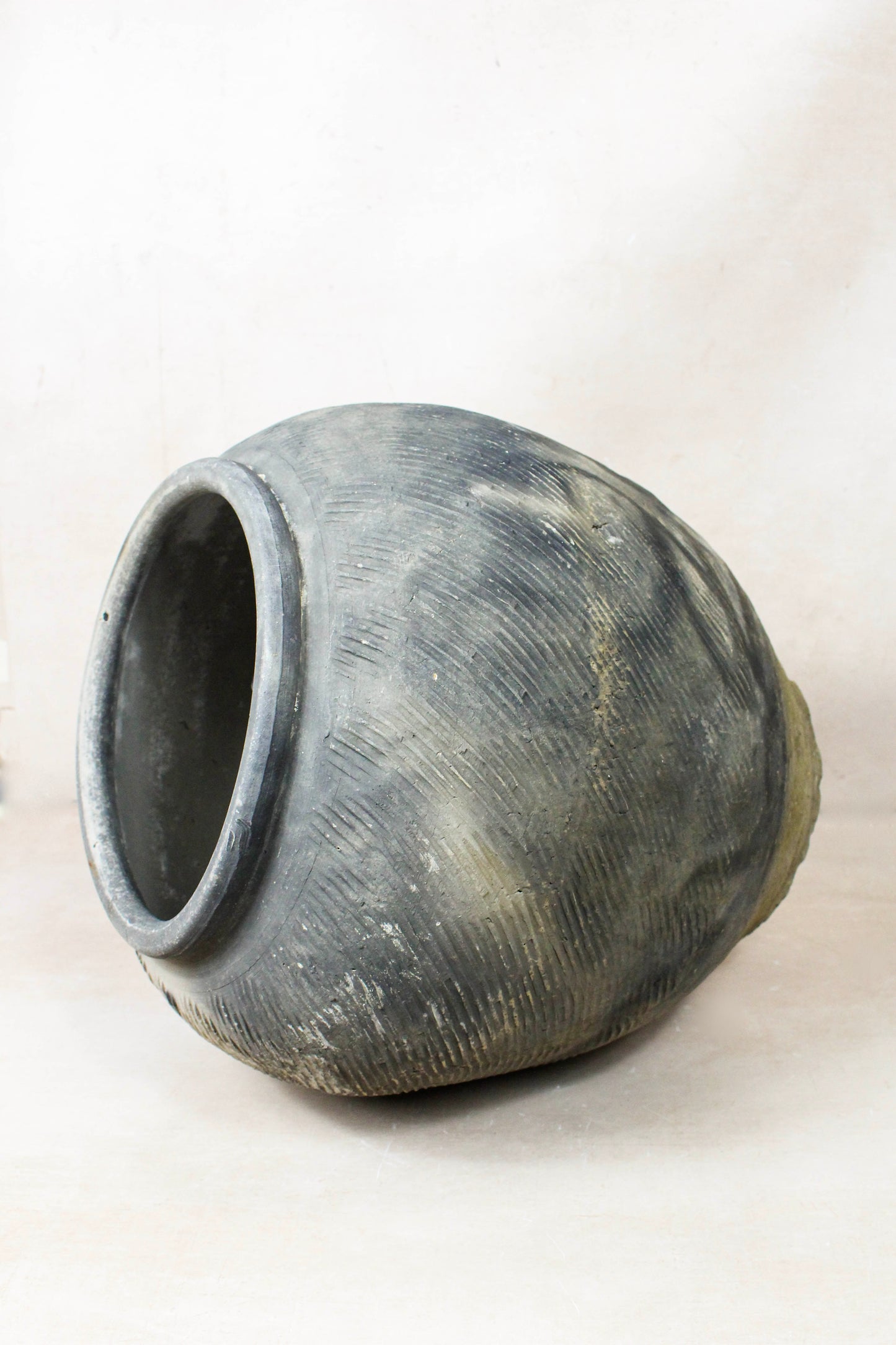 Vintage Textured Grey Pot - VT15