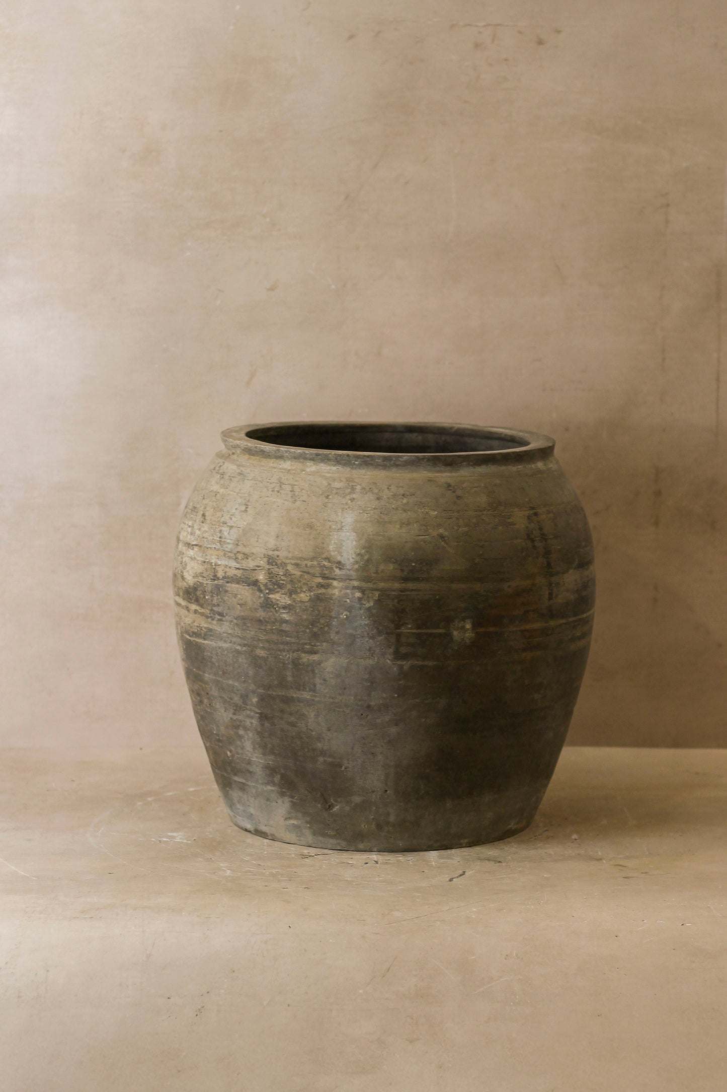 Vintage Dark Pot - No 59