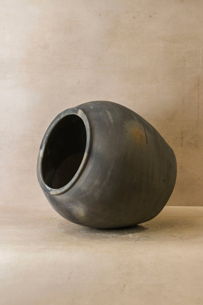 Vintage Dark Pot - No 60