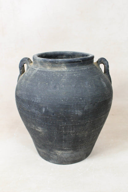 Vintage Dark pot with ears - E2.2