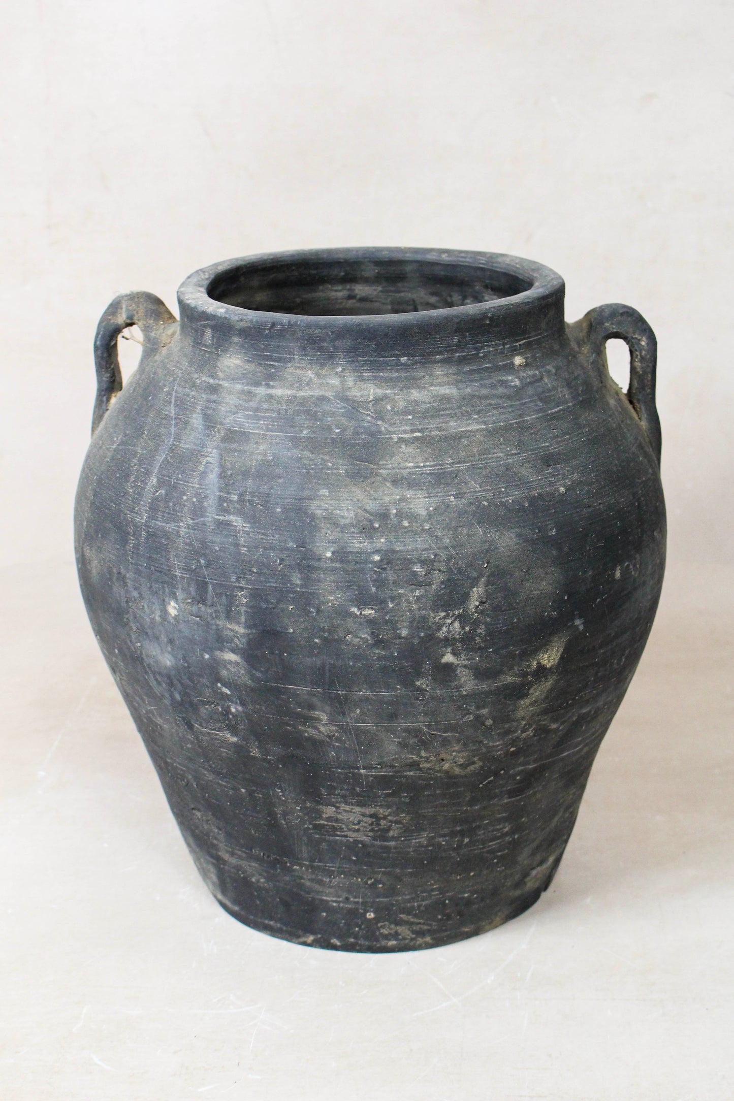 Vintage Dark pot with ears - E2.5