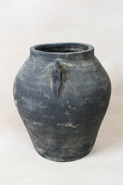Vintage Dark pot with ears - E2.5