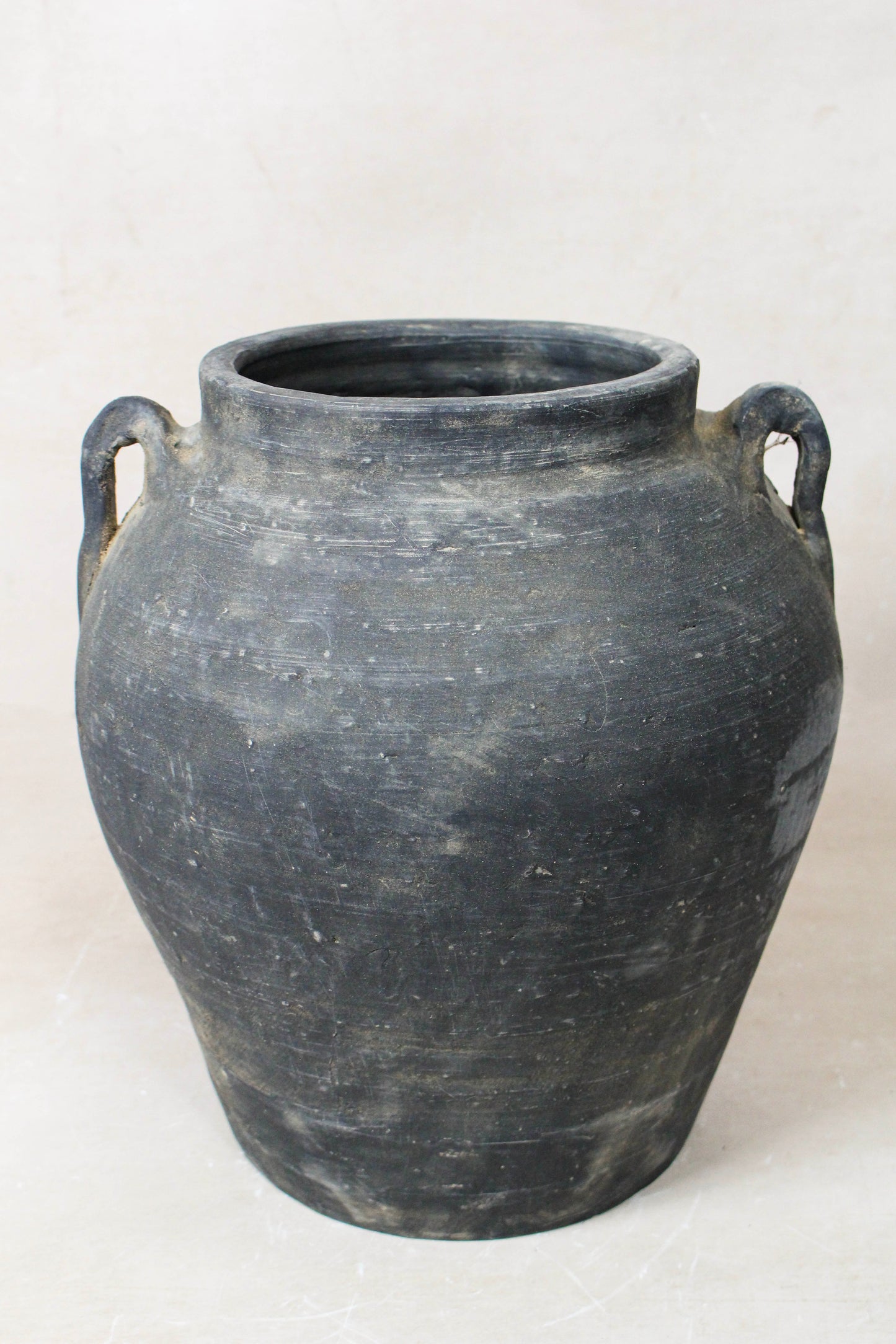 Vintage Dark pot with ears - E2.5