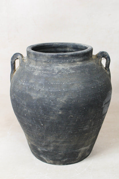 Vintage Dark pot with ears - E2.5