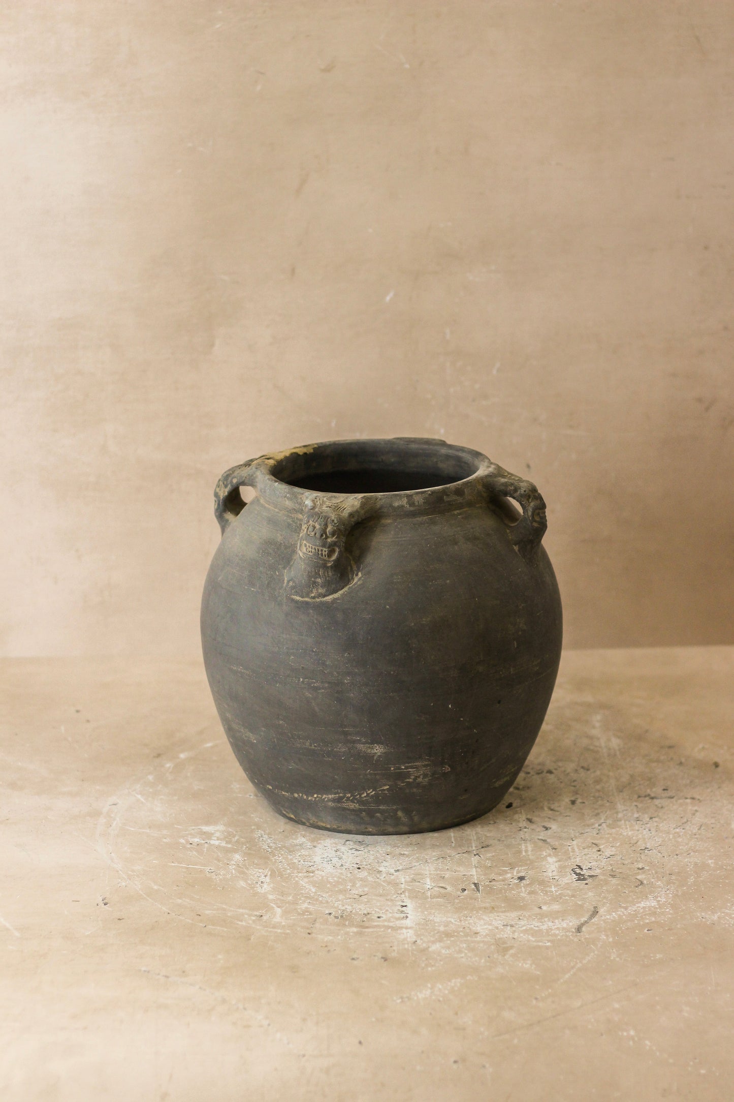 Vintage Lion Ears Dark Pot - De4.7