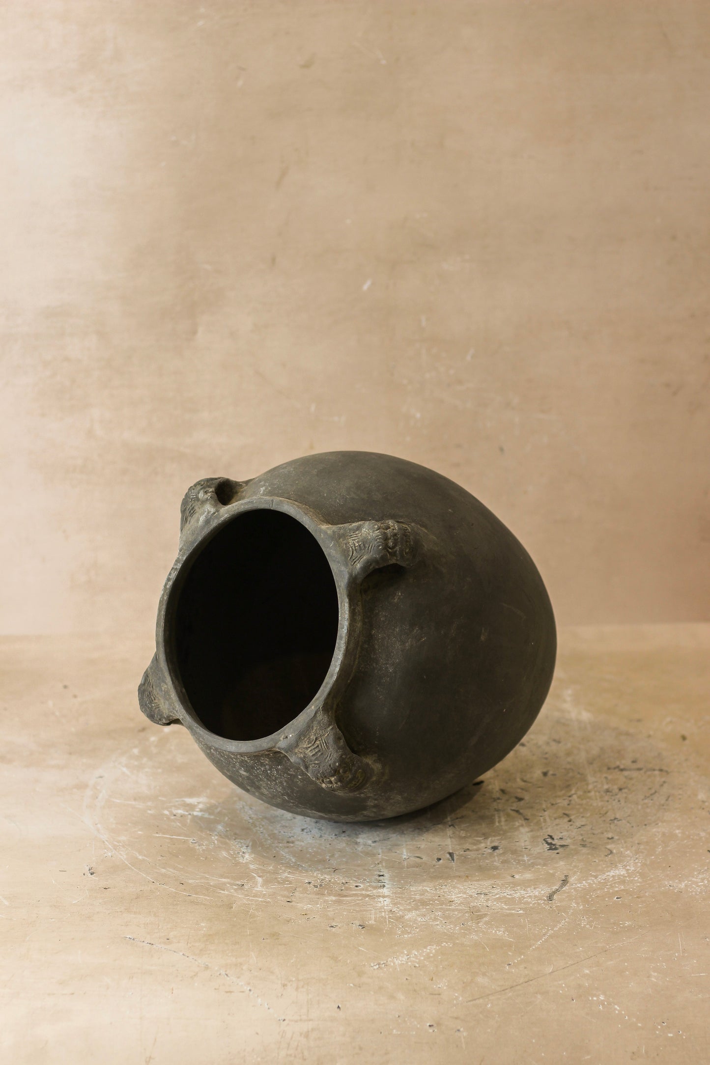 Vintage Lion Ears Dark Pot - De4.8