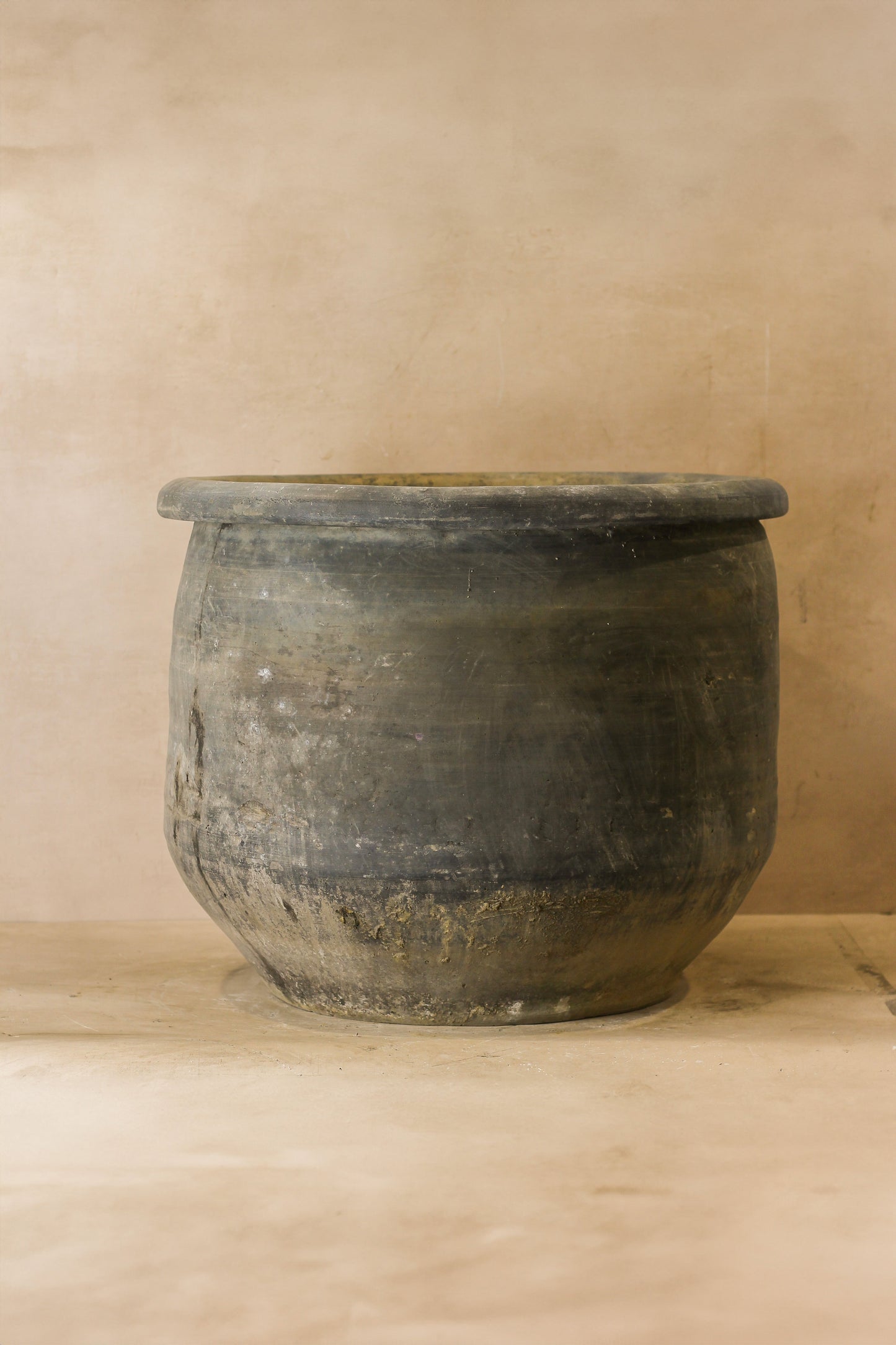 Big Old Grey Asian Pot - L011