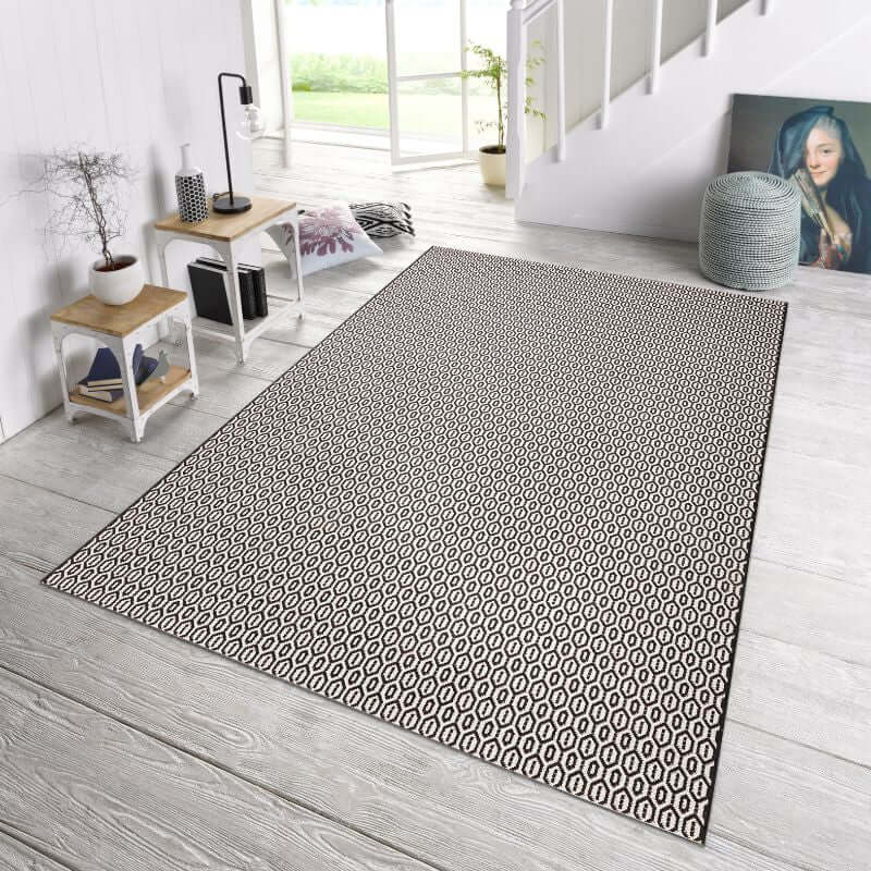Indoor Outdoor Coin Rug – Geometric Design