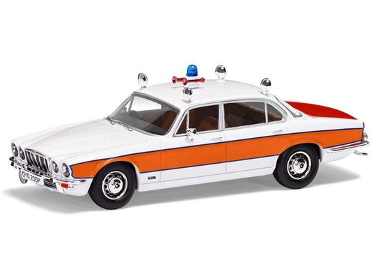 Jaguar XJ6 Series 2 4.2 litre Avon + Somerset Constabulary 1:43 Scale Corgi Vanguards Diecast Model