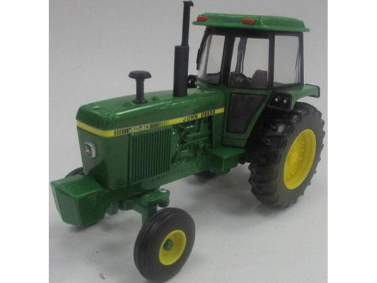 John Deere 4240 Tractor 1:32 Scale Britains