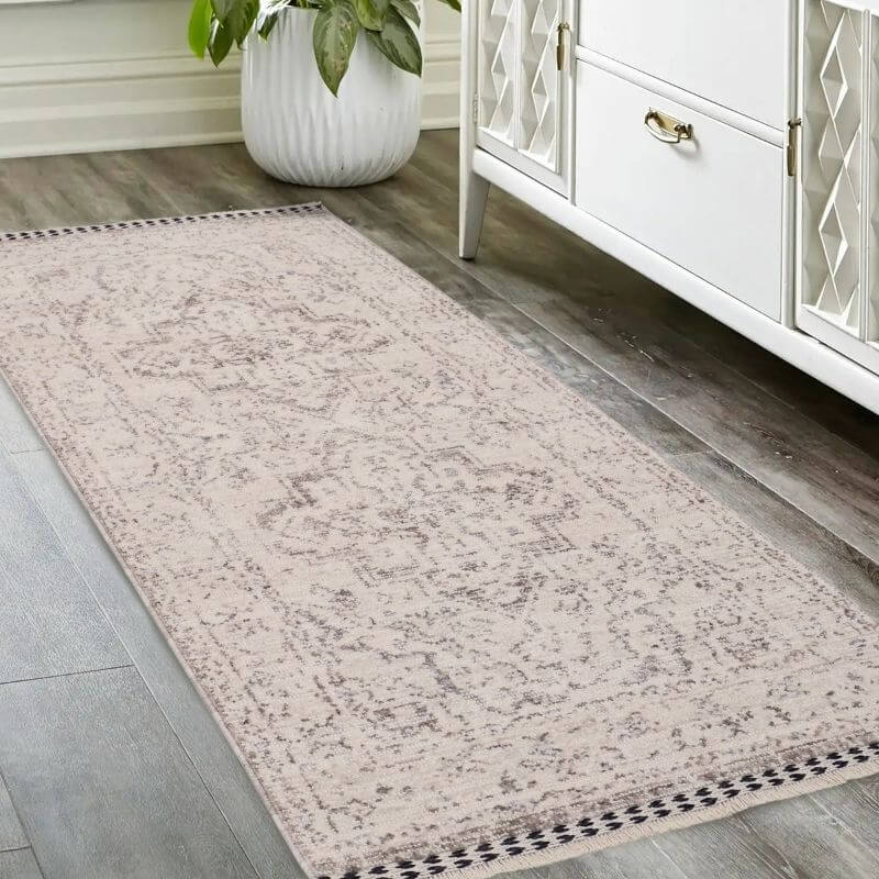 Traditional Medallion Vintage Rug with Cotton Fringe