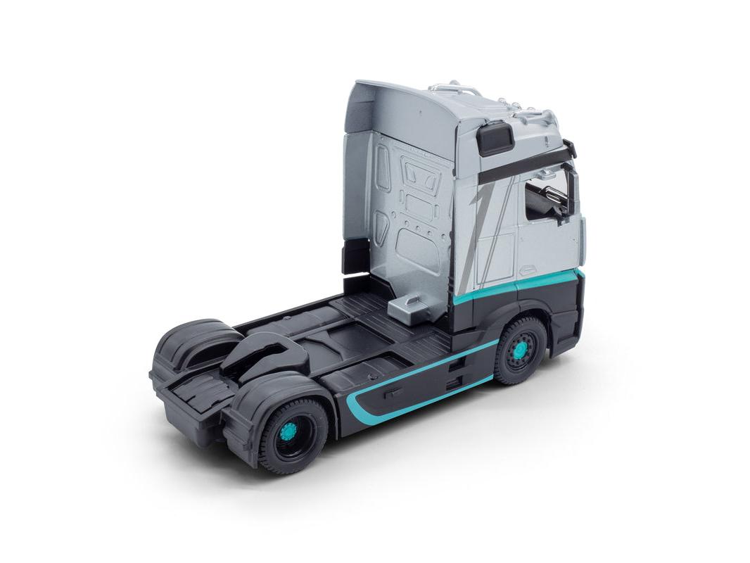 Mercedes-Benz Actros GigaSpace Custom Cab 1:43 Scale Bburago Diecast Toy