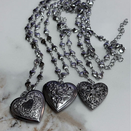INS Heart-Shaped Flip Carved Necklace