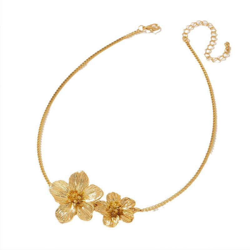 Retro Gold Flower Pendant Necklace