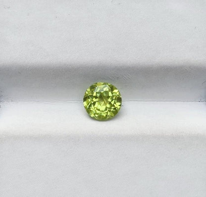 0.95ct Peridot Gemstone- Olivine - Chrysolite Gem - August Birthstone - 6x6x3.7mm