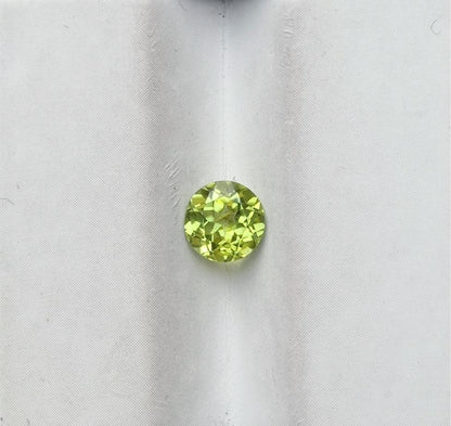 0.95ct Peridot Gemstone- Olivine - Chrysolite Gem - August Birthstone - 6x6x3.7mm