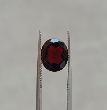 4.6ct Rhodolite Garnet - Natural Faceted Rhodolite Garnet - Symbolizing Love, Strength, and Inspiration - 12x10x4mm