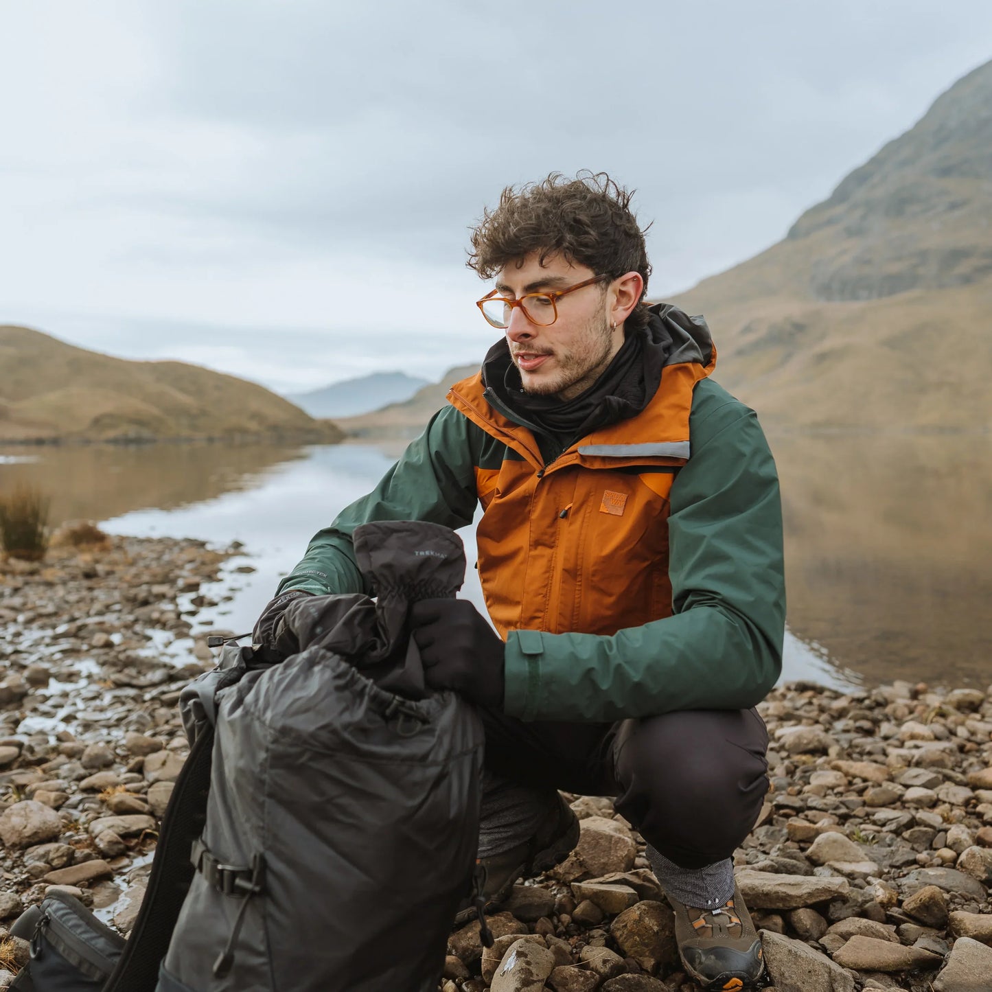 Trekmates Scafell Gore-Tex Packable Overmitt - Black