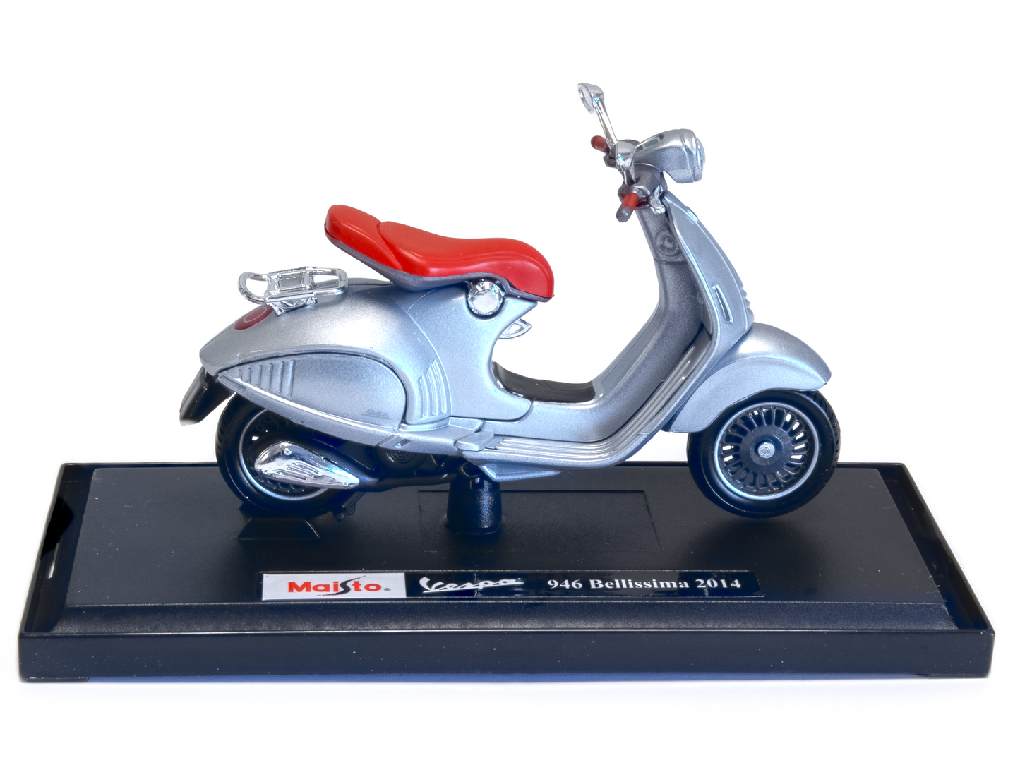 Vespa 946 Bellissima 2014 Silver 1:18 Scale Maisto Diecast Model