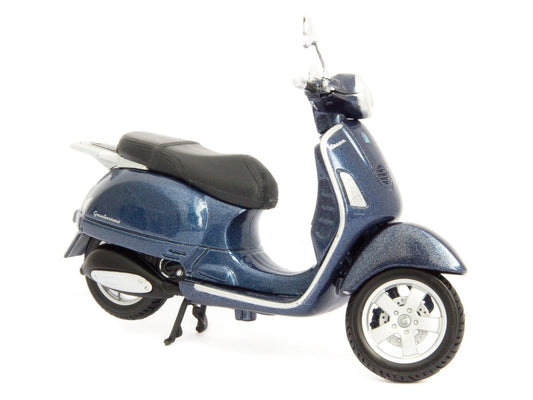 Vespa Granturismo 2003 Blue 1:18 Scale Maisto Diecast Model