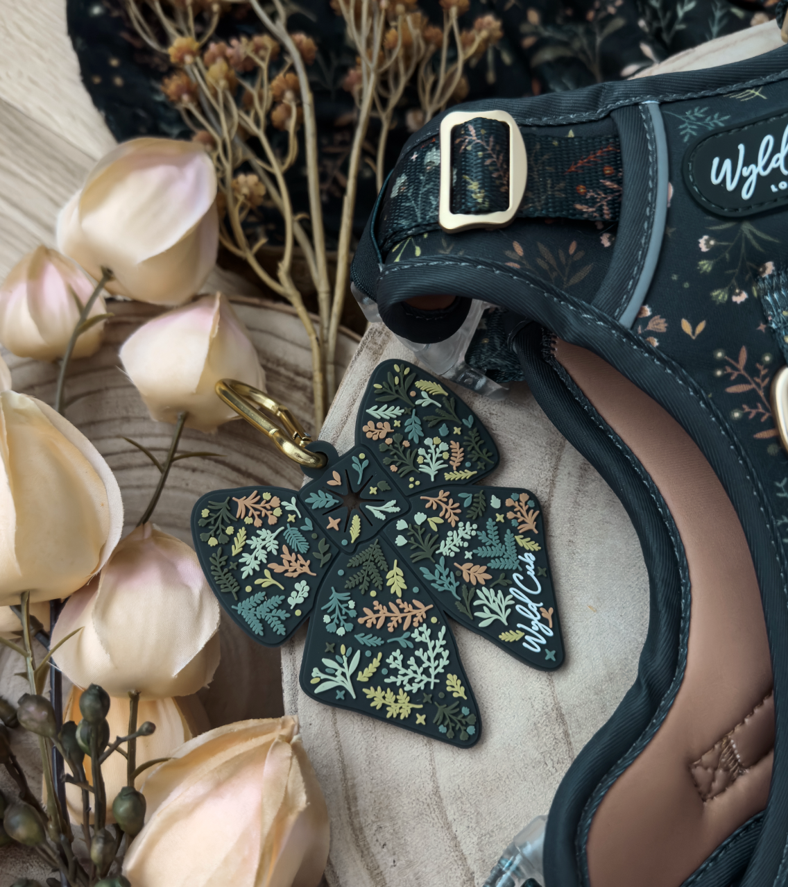 Wyld Cub - Dog Poop Bag Caddy: Chiswick Ravenwood