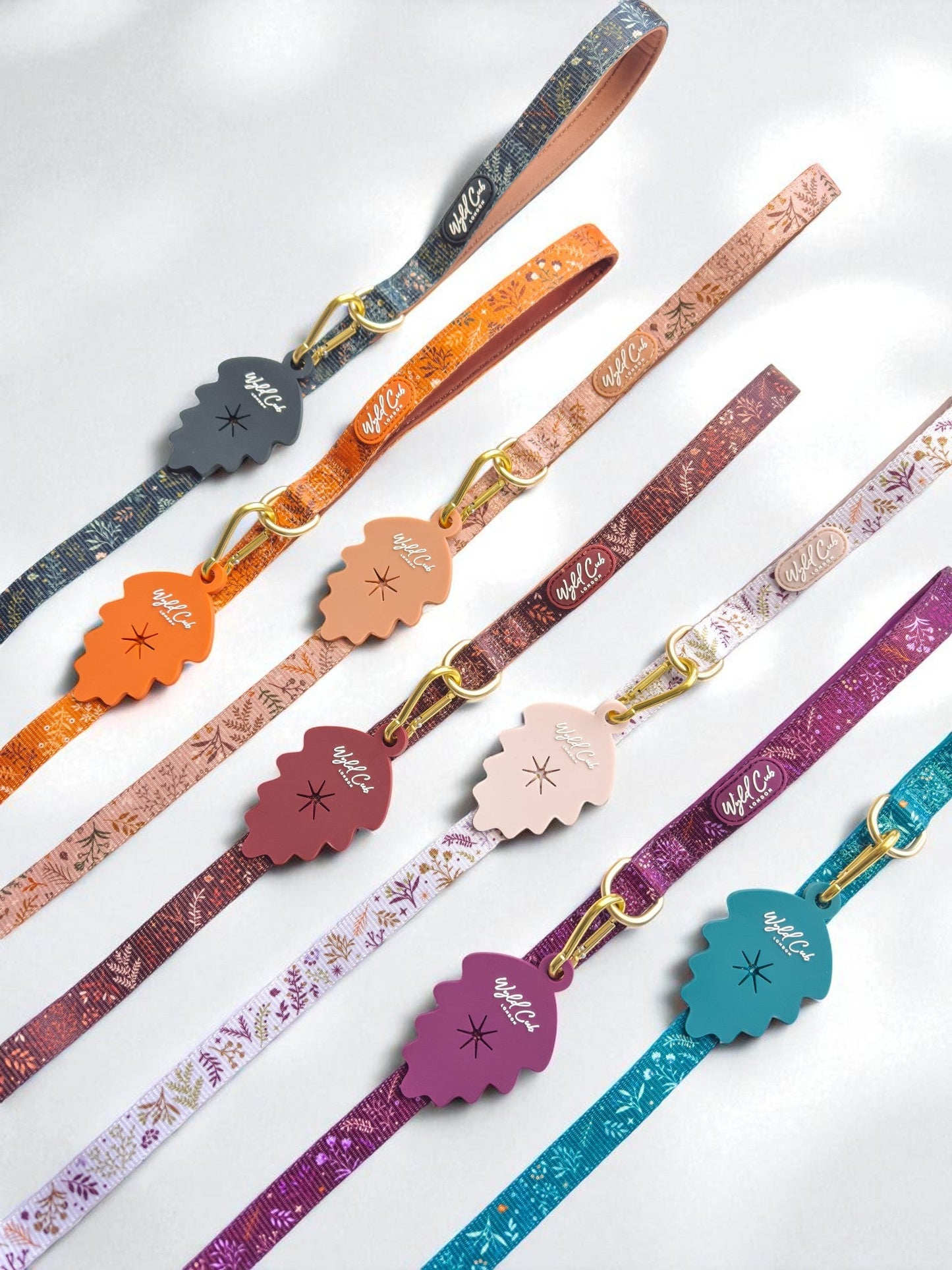 Wyld Cub - Dog Poop Bag Caddy Leaf: Chiswick Nutmeg