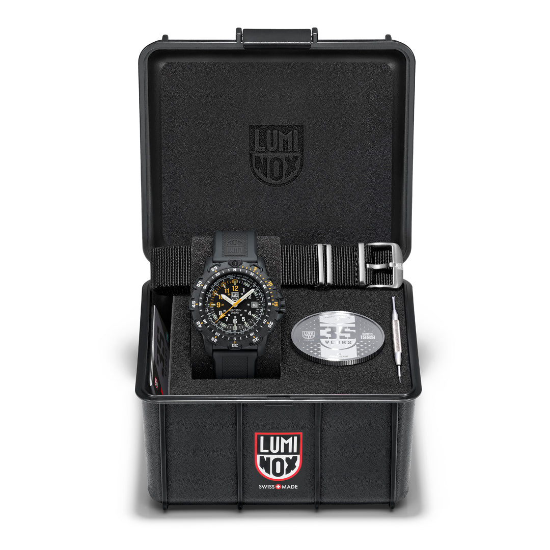 Luminox RECON Point Man 45 mm Heritage Watch Set
