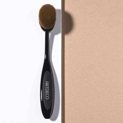 ARTDECO Medium Oval Brush – Airbrush Finish for Powder, Cream & Liquid