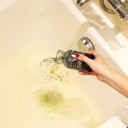 Ancient Witch Bath Spell Potion & Aventurine Crystal Amulet - Prosperity