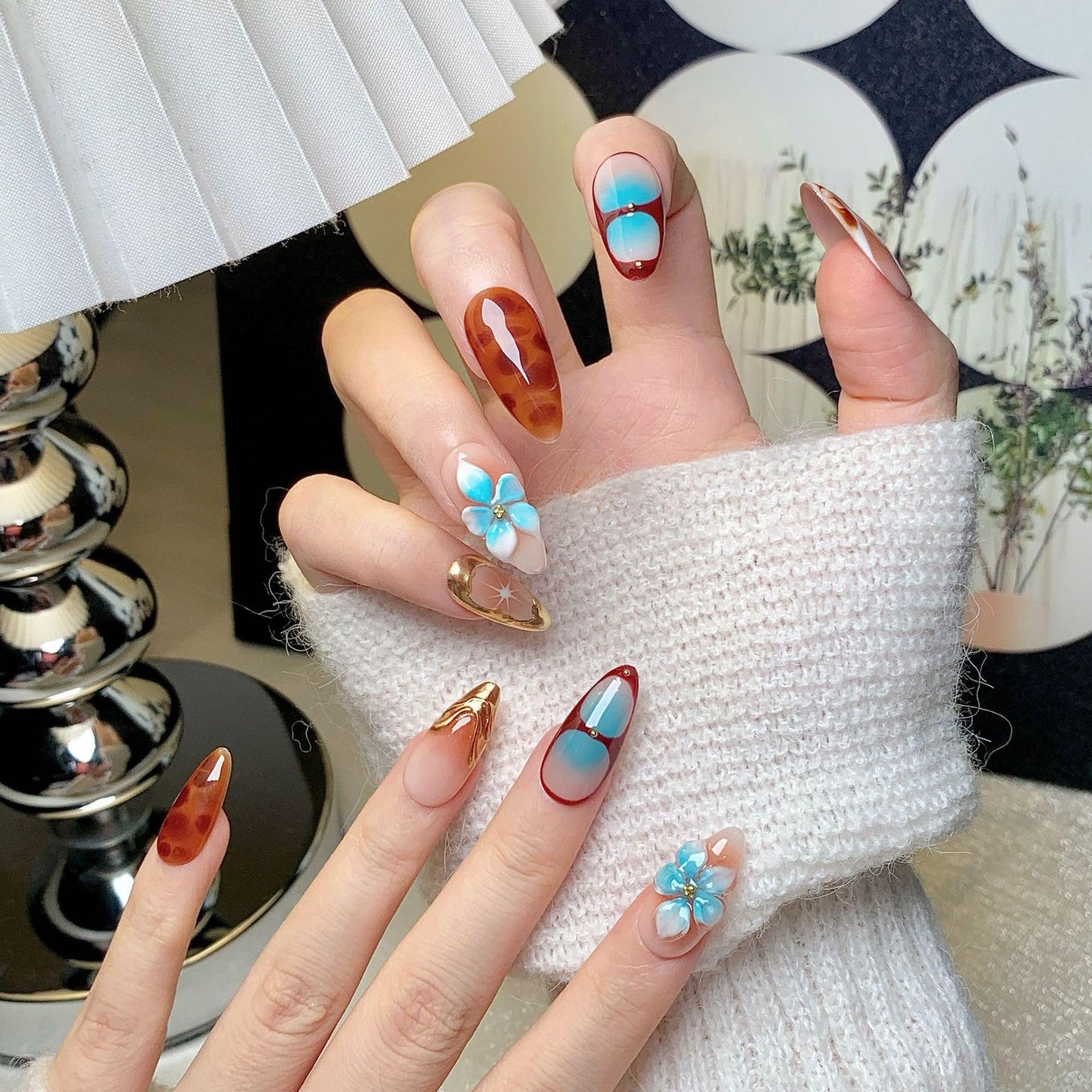 CTTHNBD Medium Almond Press-On Nails | Flower Gold Line Design, Ombre Brown, Size M