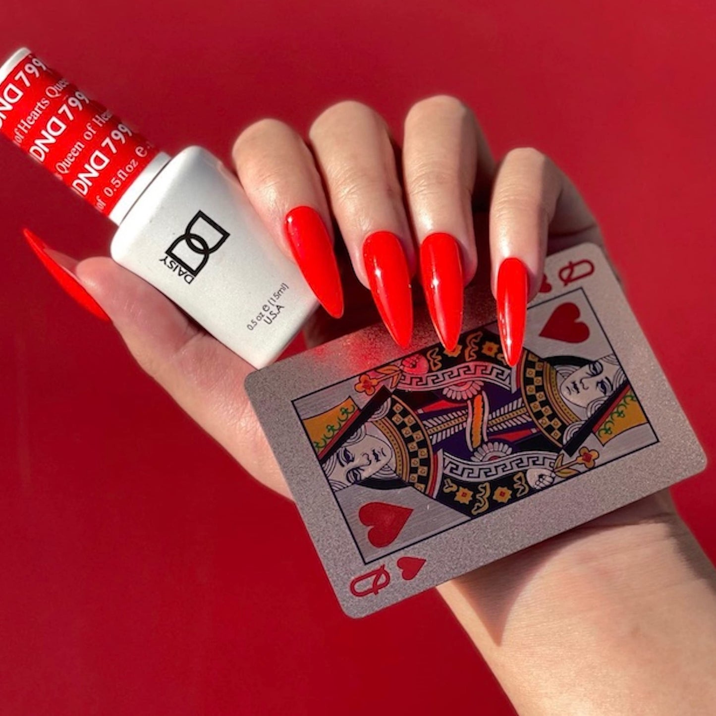 DAISY DND Gel Polish Set – Queen of Hearts #799, Red Gel Polish & Red Nail Lacquer, 0.5 Fl Oz Each