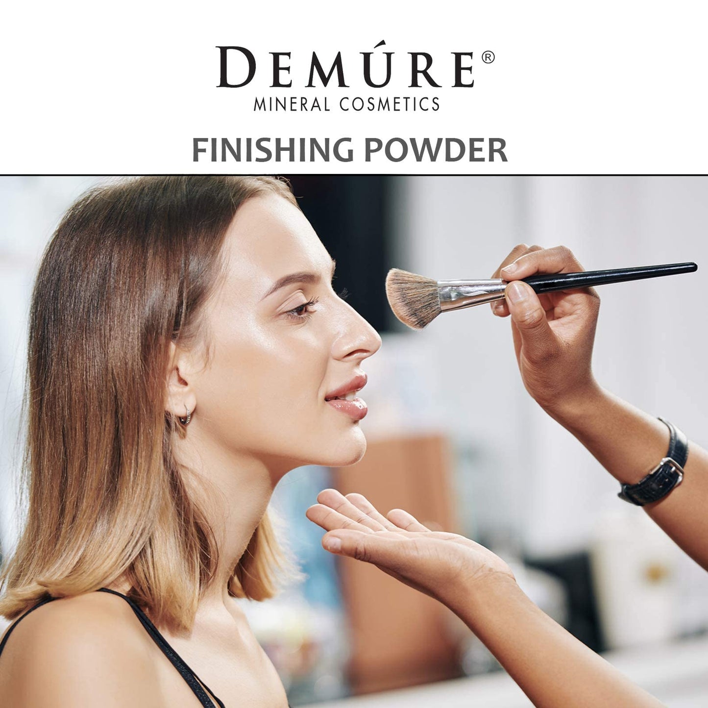 DEMÚRE Demure Mineral Finishing Powder in Tan | Loose Setting Powder for Lasting Makeup