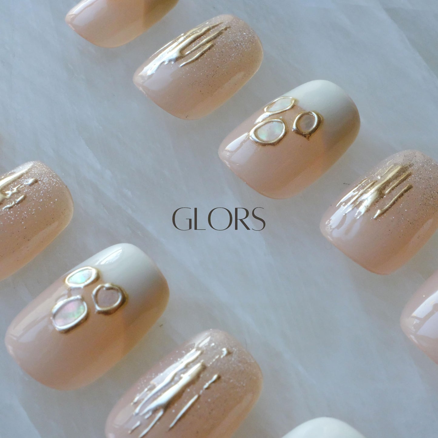 GLORS Purely Handmade Press On Nails | Mica Love Shell Piece — Short Square 10 Pcs