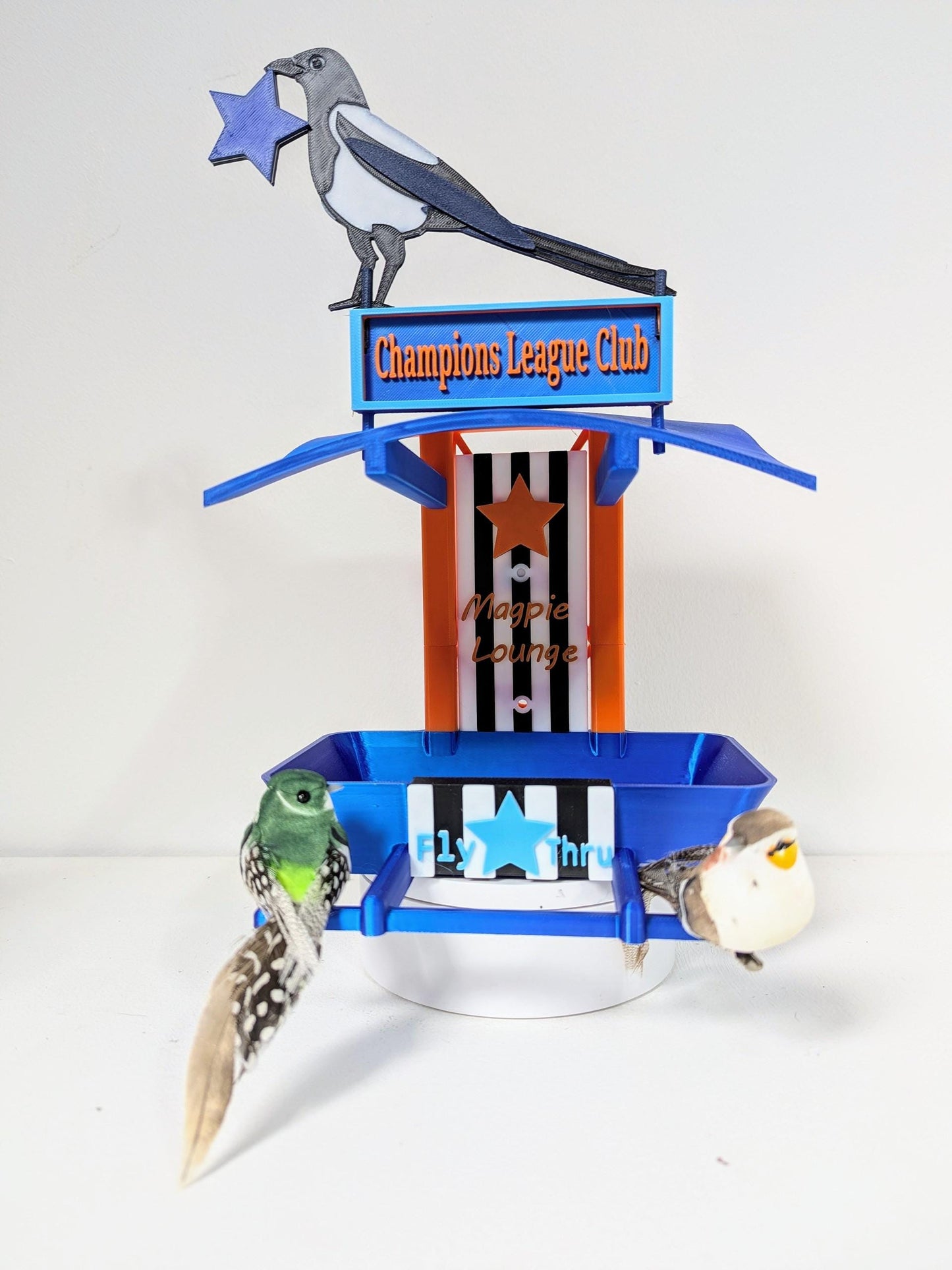 Newcastle United Garden Bird Feeding Station -  NUFC champions league edition Garden Decor and Wild Bird Food Feeder Toon Army Gift for Fan