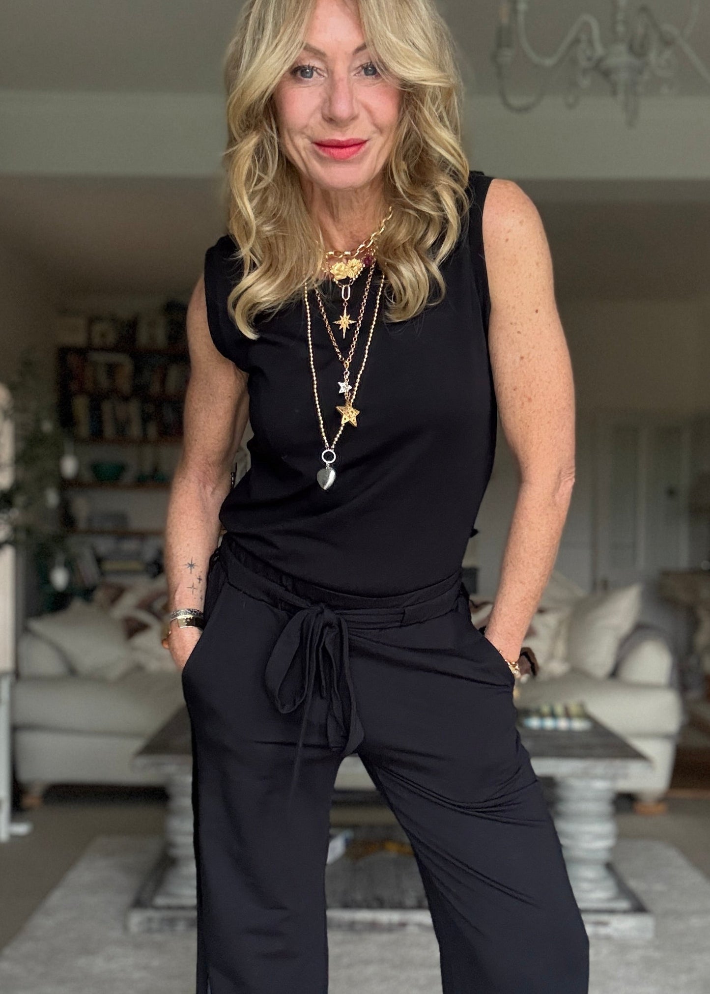HERO sleeveless top, black