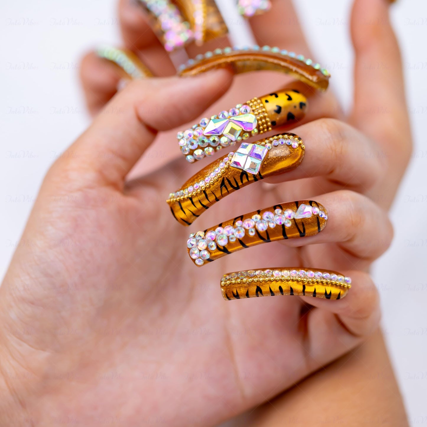 IntoVibes Leopard Cat Eye Press On Nails – Curved Tips, Gold Metallic, 3D AB Crystals (M)