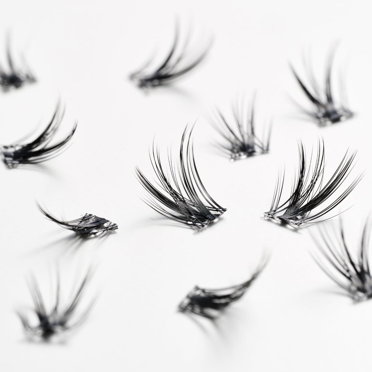 Lilly Lashes Self-Adhesive Wispy Flares – Pre-Glued Clear-Band, 24-Hour Hold