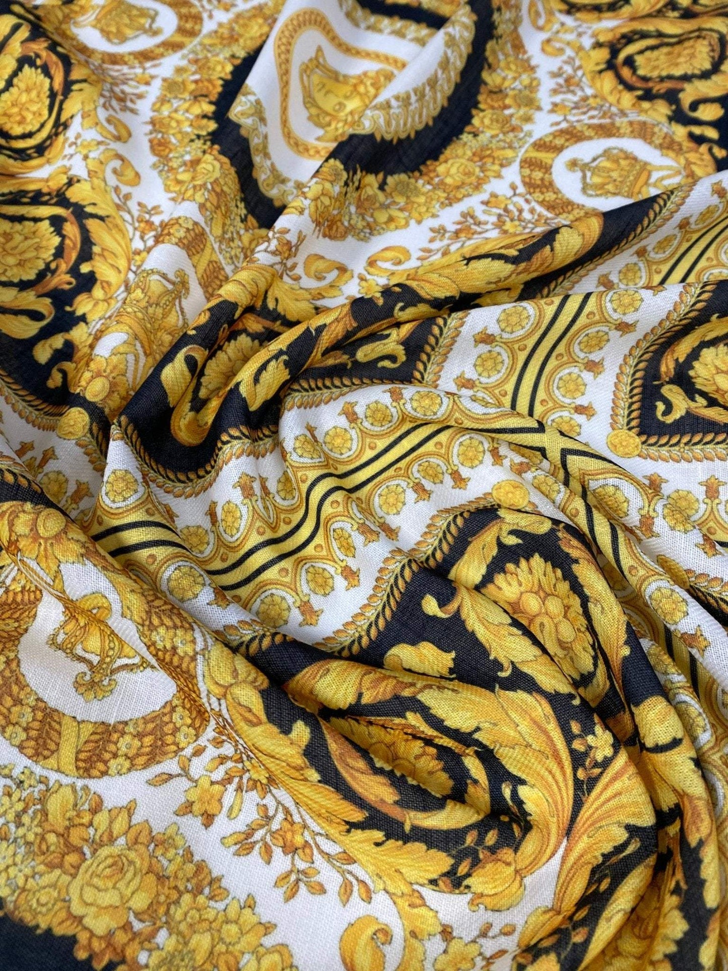 Luxurious Baroque Pattern Fabric in Black and Gold