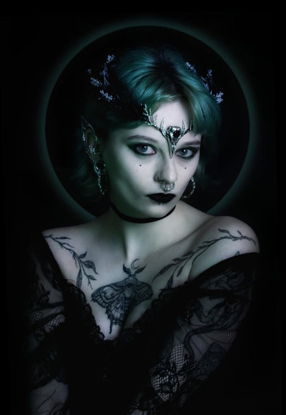 MOSTORY Handmade Black Raven Feather Crown – Gothic Circlet with Raven Skull & Dark Moon Tiara for Women & Girls