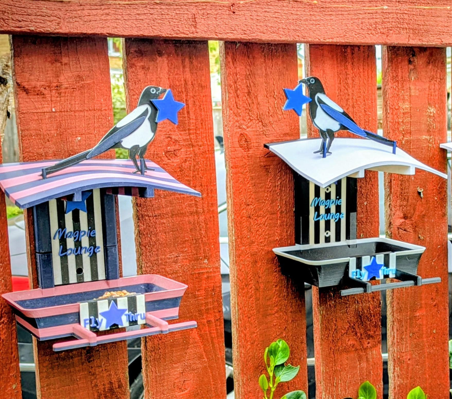 Newcastle United Garden Bird Feeding Station -  NUFC Magpies Garden Decor and Wild Bird Food Feeder Toon Army Gift for Fan