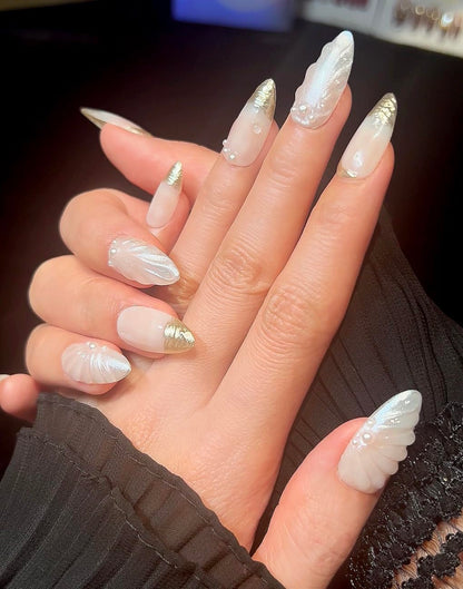 PHYLIN LEAF Handmade Press On Nails – Almond 3D Sea Shells, White & Gold (Medium)
