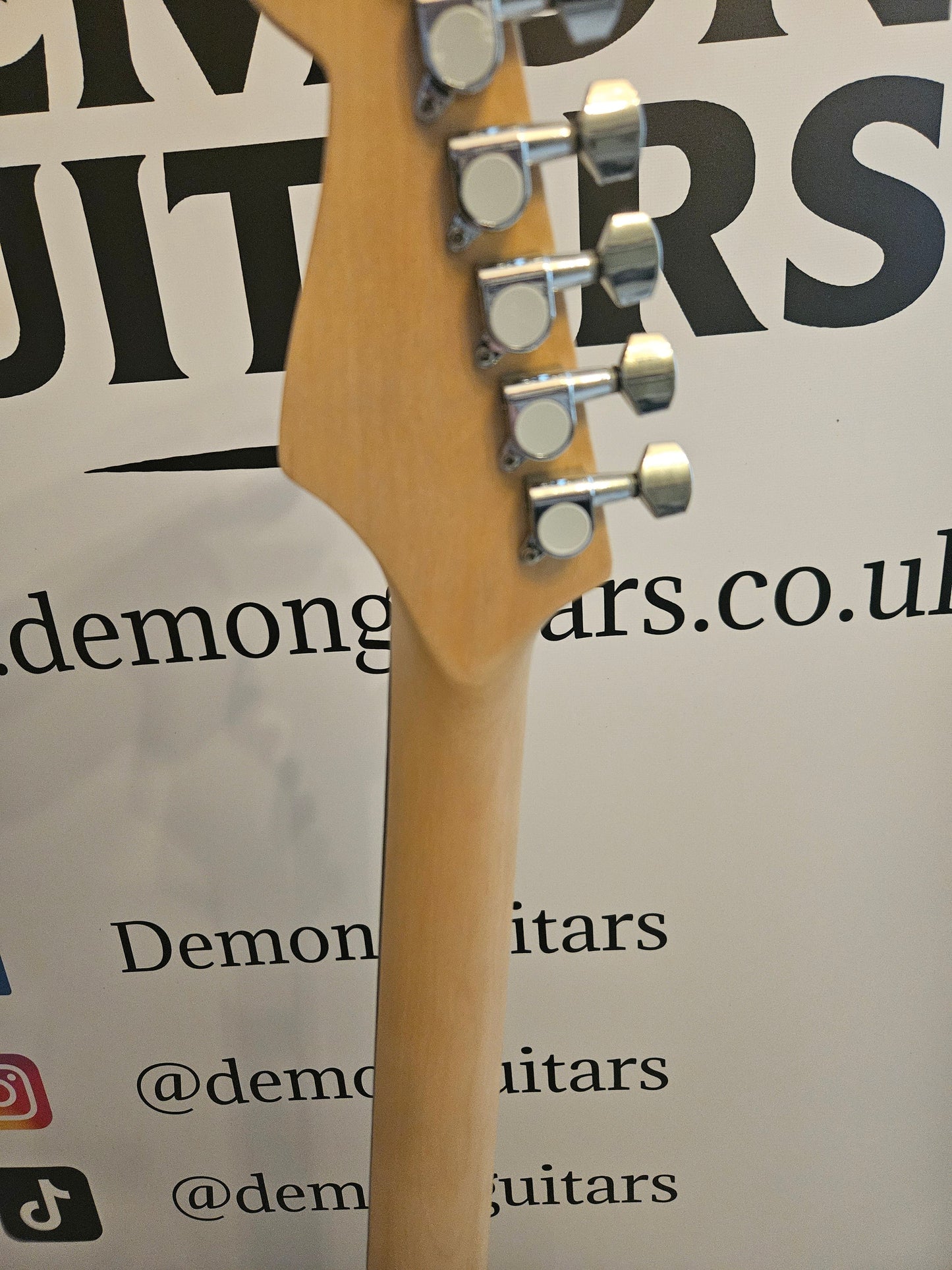 ST-750 Electric Guitar