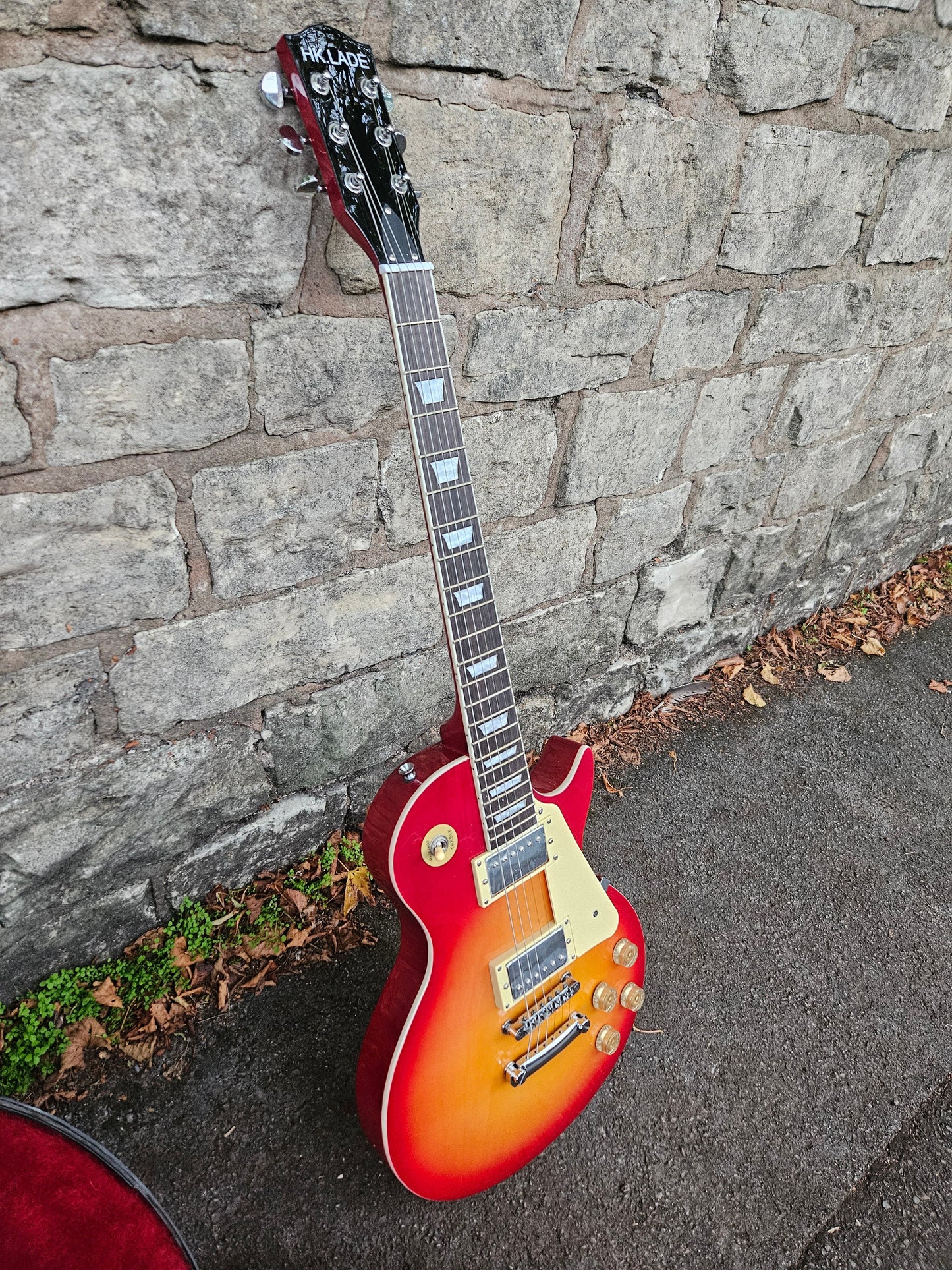 LP-800 Guitar