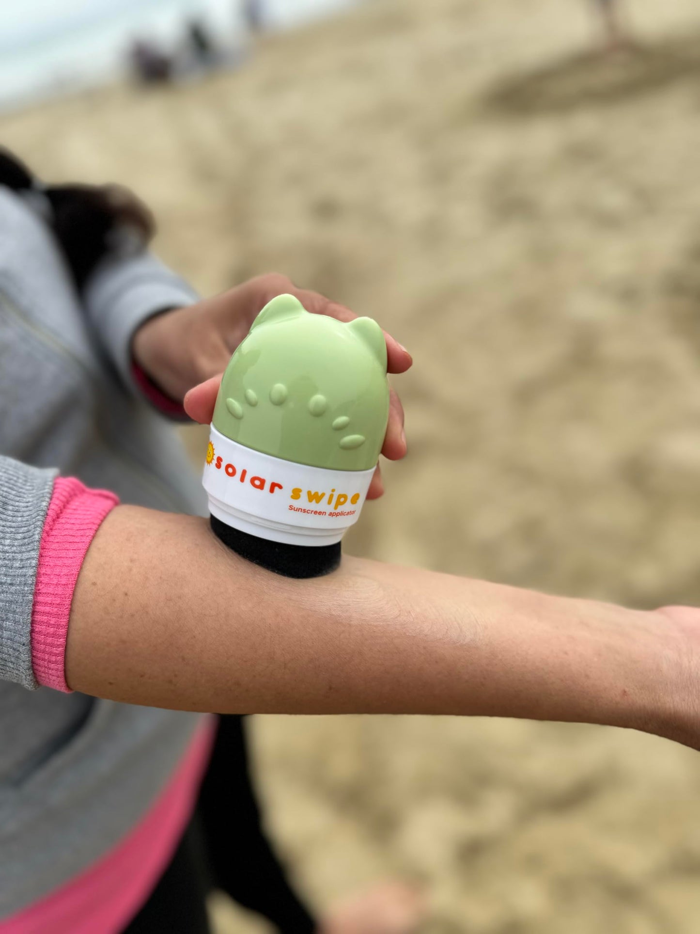 Solar Swipe Sunscreen Applicator – Portable, Refillable, Mess-Free for All Ages