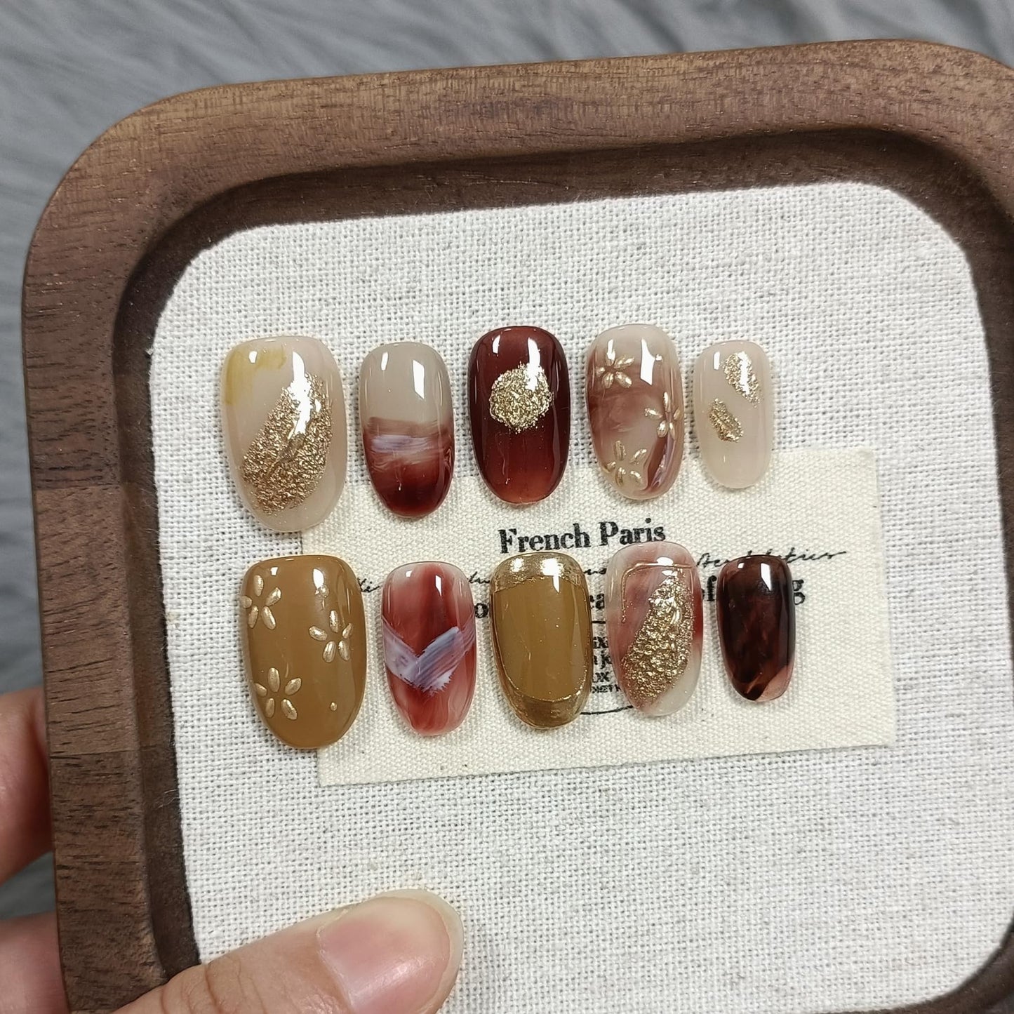 TENPAL Handmade Soft Gel Press On Nails with Tools – Amber Cat Eye Short Oval, Glossy Glitter Embossed Floral, Autumn Ombre Leaves, 10pcs